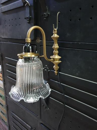 Wall lamp brass with clear glass Item Code WLPT01B size long 180mm. wide 50 mm. Wall lamp brass with clear glass Item Code WLPT01B size long 180mm. wide 50 mm.